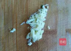 Illustration of how to mix cucumbers with eggs 3