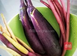 芋头花遇到茄子～味蕾的炸裂的做法图解1