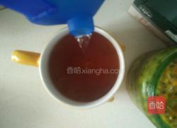 百香果红茶的做法图解3