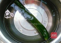 皮蛋拌黄瓜的做法图解2