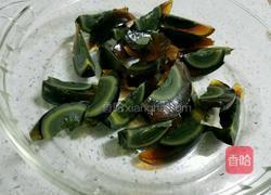 皮蛋豆腐的做法图解2
