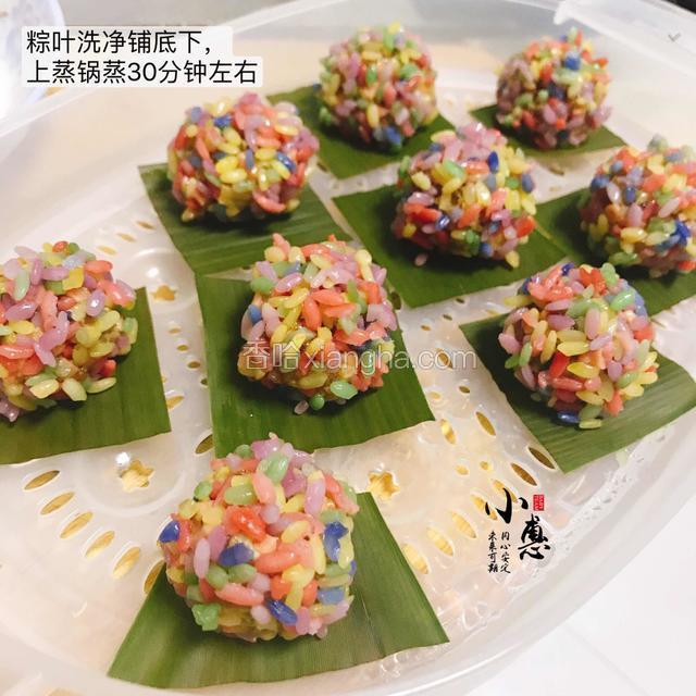 上锅蒸30分钟，底下铺粽叶