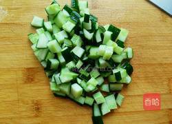 胡萝卜玉米炒黄瓜的做法图解4