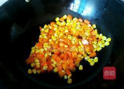 胡萝卜玉米炒黄瓜的做法图解5
