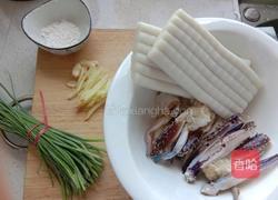 蟹炒年糕的做法图解1