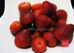 草莓奶冻的做法图解1