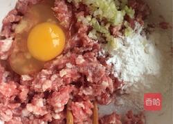 大虾肉丸汤的做法图解2