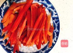 酸萝卜鸭掌汤的做法图解1