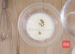 可可双色蛋糕卷的做法图解2