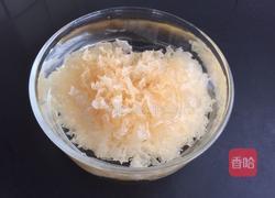 莲子百合银耳羹的做法图解2