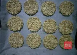 Illustration of how to make peanut cake 10