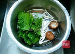 菌菇肉片汤的做法图解3