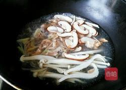 菌菇肉片汤的做法图解8