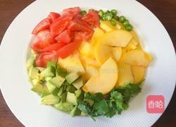 黄桃番茄牛油果沙拉的做法图解2