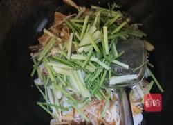 芹菜炒金针菇的做法图解6