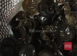 木耳炒鸡蛋的做法图解1