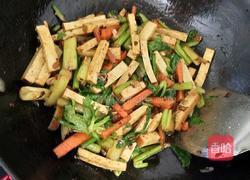 芹菜炒豆干的做法图解8