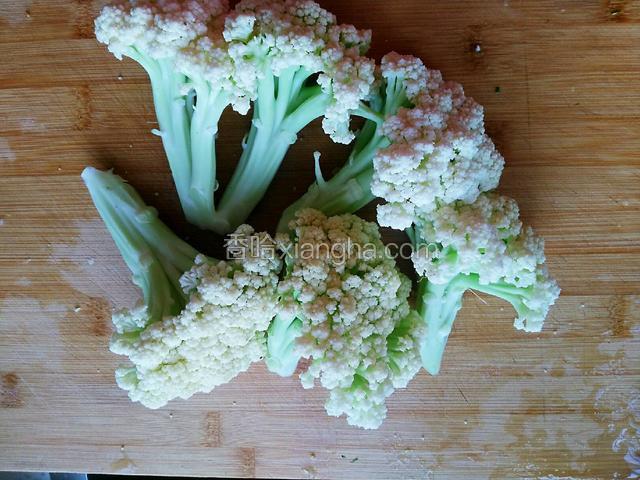 准备好花菜备用