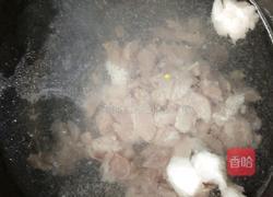 皮蛋瘦肉粥的做法图解2