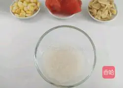Illustration of how to make sweet and beautiful Lily Watermelon Porridge 1