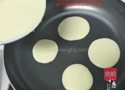 Illustration of how to make banana muffins 6