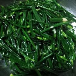 蒜蓉韭菜花的做法[图]