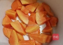 燕窝桃胶木瓜奶糖水的做法图解2