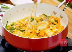 咸蛋黄炒鱿鱼的做法图解4