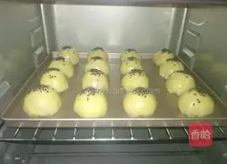 Illustration of how to make egg yolk cake 19