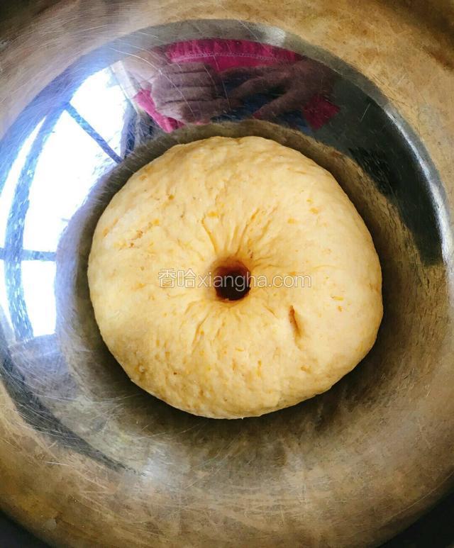 盖上保鲜膜发酵至两倍大