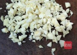 番薯叶炒罐头鱼的做法图解2