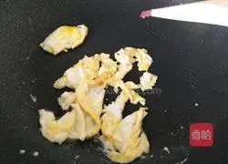 Illustration of how to make mushroom and egg fried rice 4