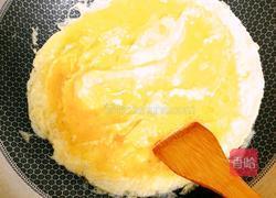 韭菜虾皮鸡蛋馅饼的做法图解1