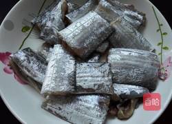 糖醋带鱼的做法图解1