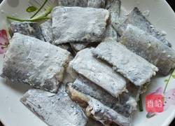 糖醋带鱼的做法图解3