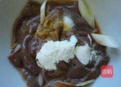 洋葱炒猪肝的做法图解2