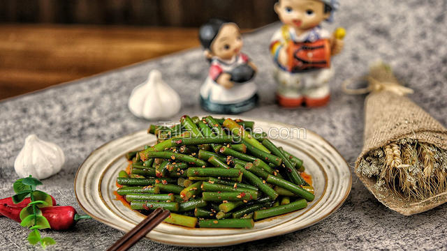 韩式家常菜：蒜苔原来还可以这么做，美味可口，下饭极品