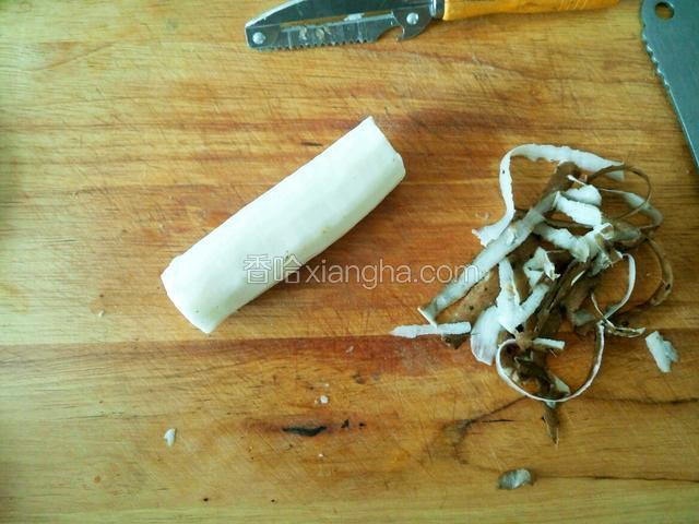 首先制作山药泥 适量山药洗净去皮