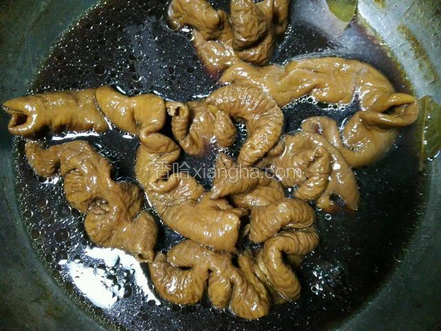 卤到入味用筷子插的动即可出锅