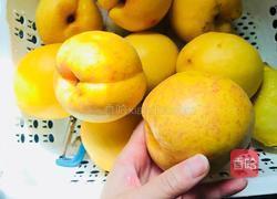 黄桃罐头的做法图解1