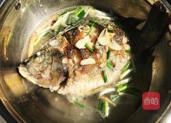 家常炖罗非鱼的做法图解6