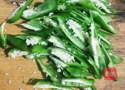 辣椒炒蛋的做法图解2