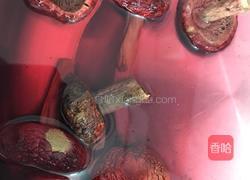 【呷补丨煲汤】红菇山药炖排骨的做法图解2