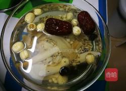 椰子乌鸡薏米汤的做法图解2