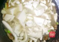 Illustration of how to make crucian carp white jade soup 8