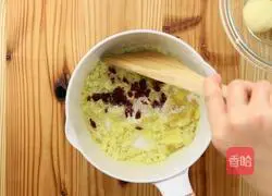 1836 Illustration of how to make mooncakes for babies with complementary food for one month 6