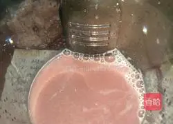 Illustration of how to make freshly squeezed pomegranate juice 3