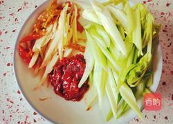 芹菜牛肉丝的做法图解2