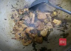 Pictures of how to cook vegetarian chicken with pickled vegetables 5