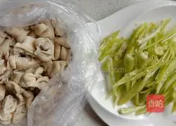 Illustration of how to make stir-fried pig intestines 1